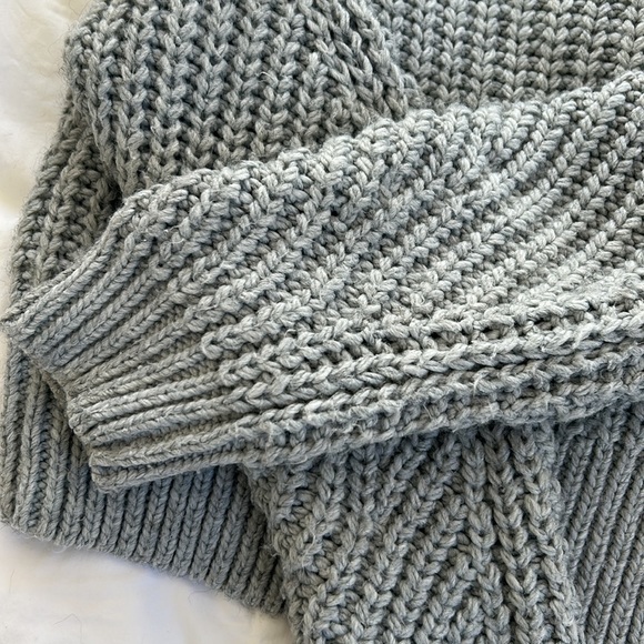 H&M size XS grey chunky knit sweater - boxy, slightly cropped fit TTS J Crew - Picture 2 of 4